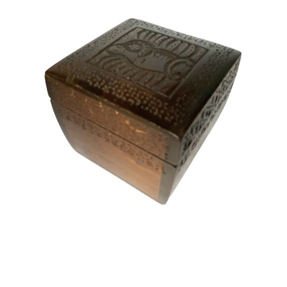 Vintage Russian wooden carved jewelry box - Picture 3 of 8